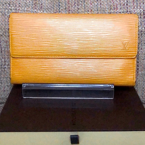LOUIS VUITTON Sarah Continental Wallet Yellow Epi Leather Purple Interior w/ Box - Picture 12 of 14